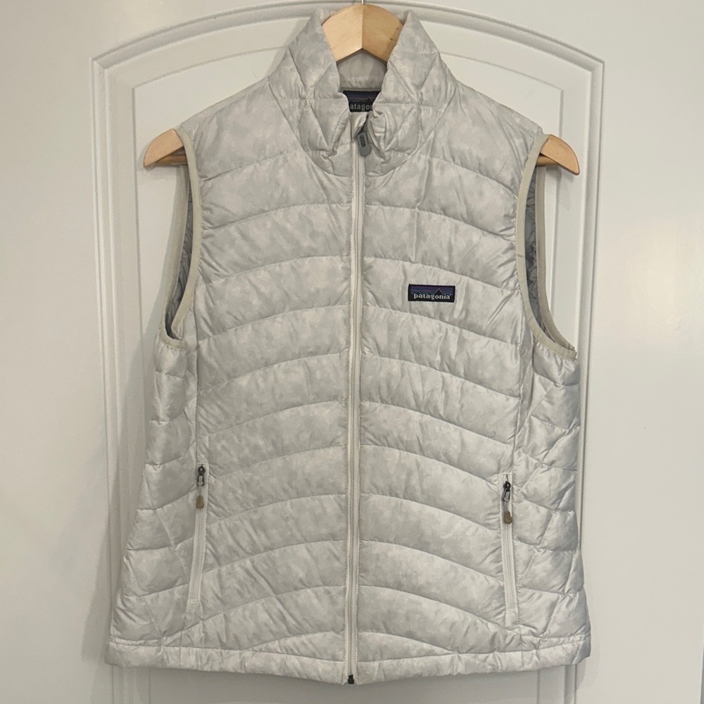 Patagonia Women's White Puffer Vest. Size Large.
